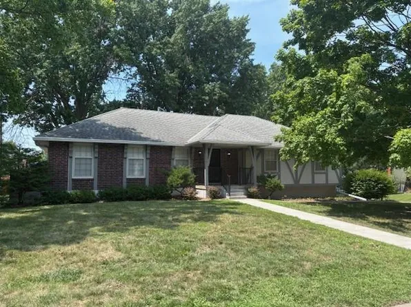 314 NW Moore St, Lees Summit, MO 64081