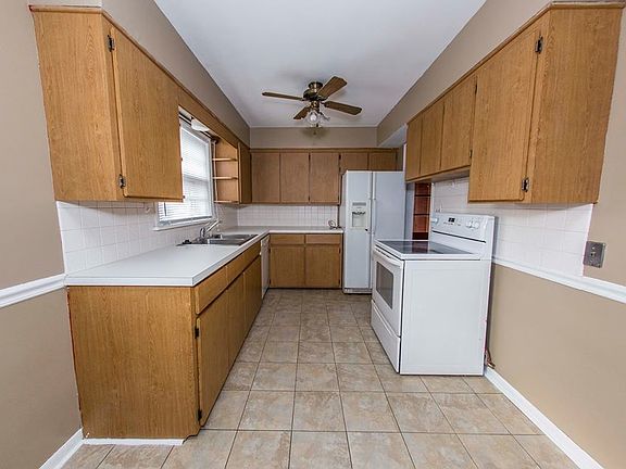 4th image of 2355 Ardendale Ave