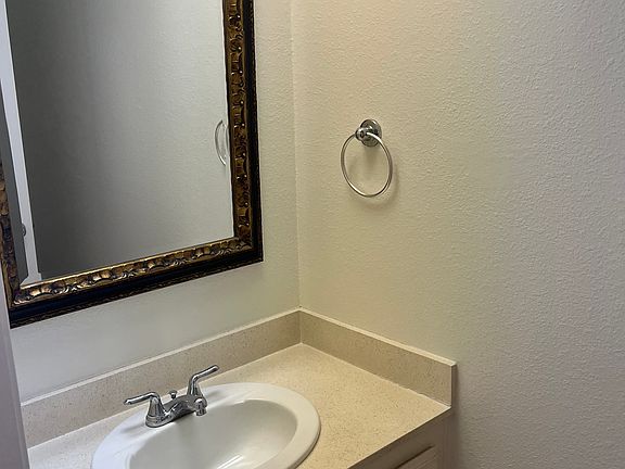 5th image of 520 Via De La Valle Unit G