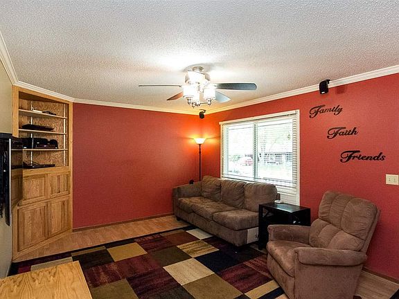 3rd image of 185 Heritage Dr
