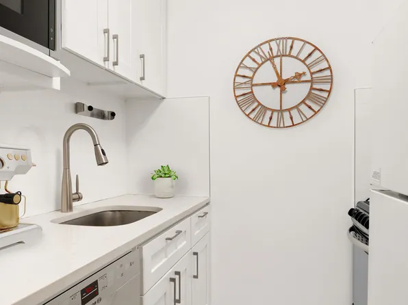 235 East 40th Street image 5 of 6