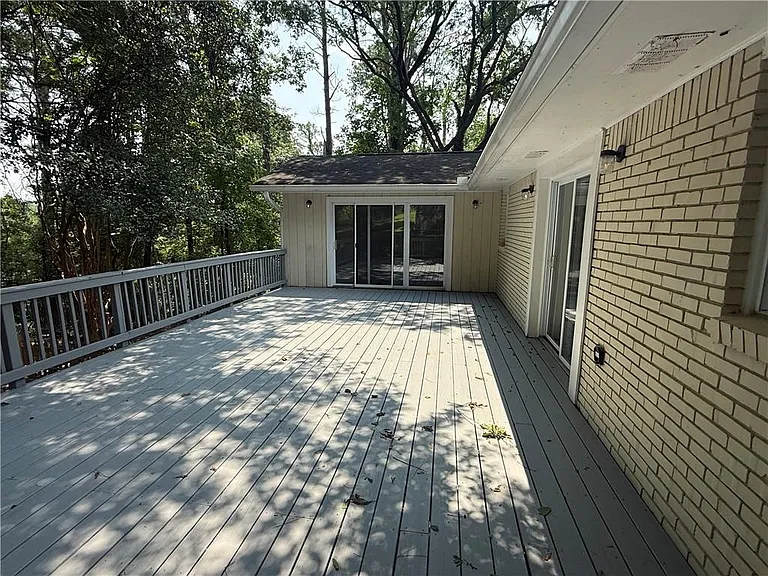 2404 Elmwood Cir SE — Photo 12