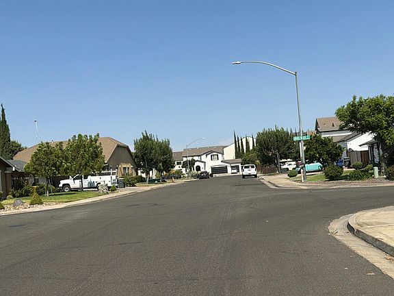 4th image of 1740 Darby Ln