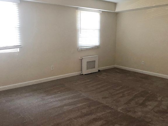 4th image of 4911 Hampden Ln APT 1