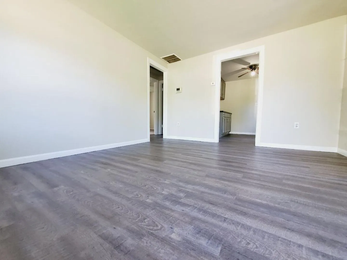 2 Bedroom In Gary — Photo 3