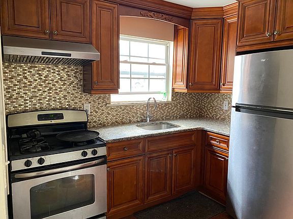 3rd image of 2401 Gunther Ave Floor 1