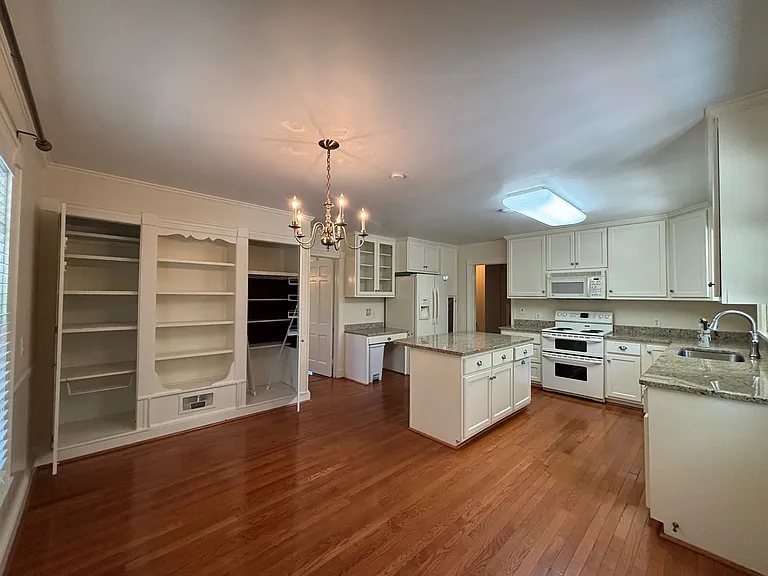 1513 Raeford Rd — Photo 9
