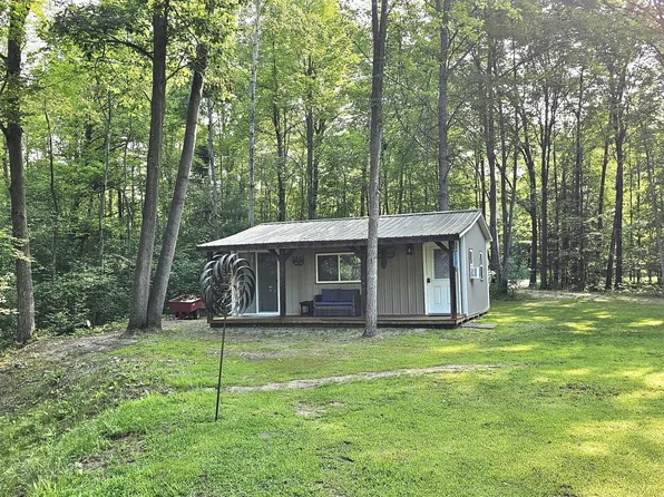 3915 Lakeshore Dr, Gladwin, MI 48624