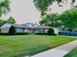 7 E Pickwick Rd, Arlington Heights, IL 60005