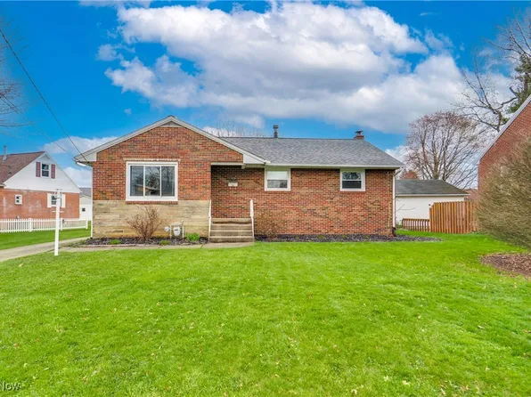 928 Parkview Dr, Louisville, OH 44641