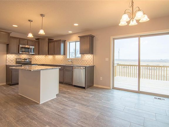 4th image of 1109 Caitlin Dr SE