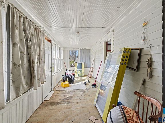 5th image of 140 3rd St