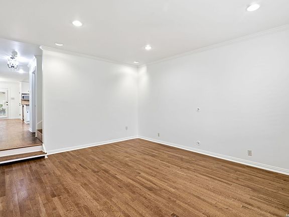 4th image of 117 MONTCLAIR ST