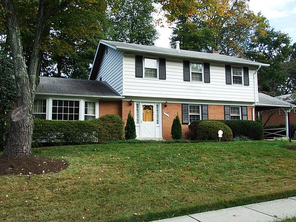 2nd image of 6813 Tilden Ln