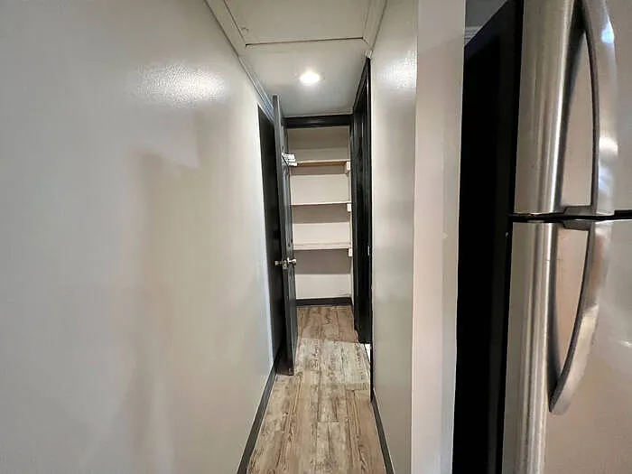319 Howard St — Photo 57