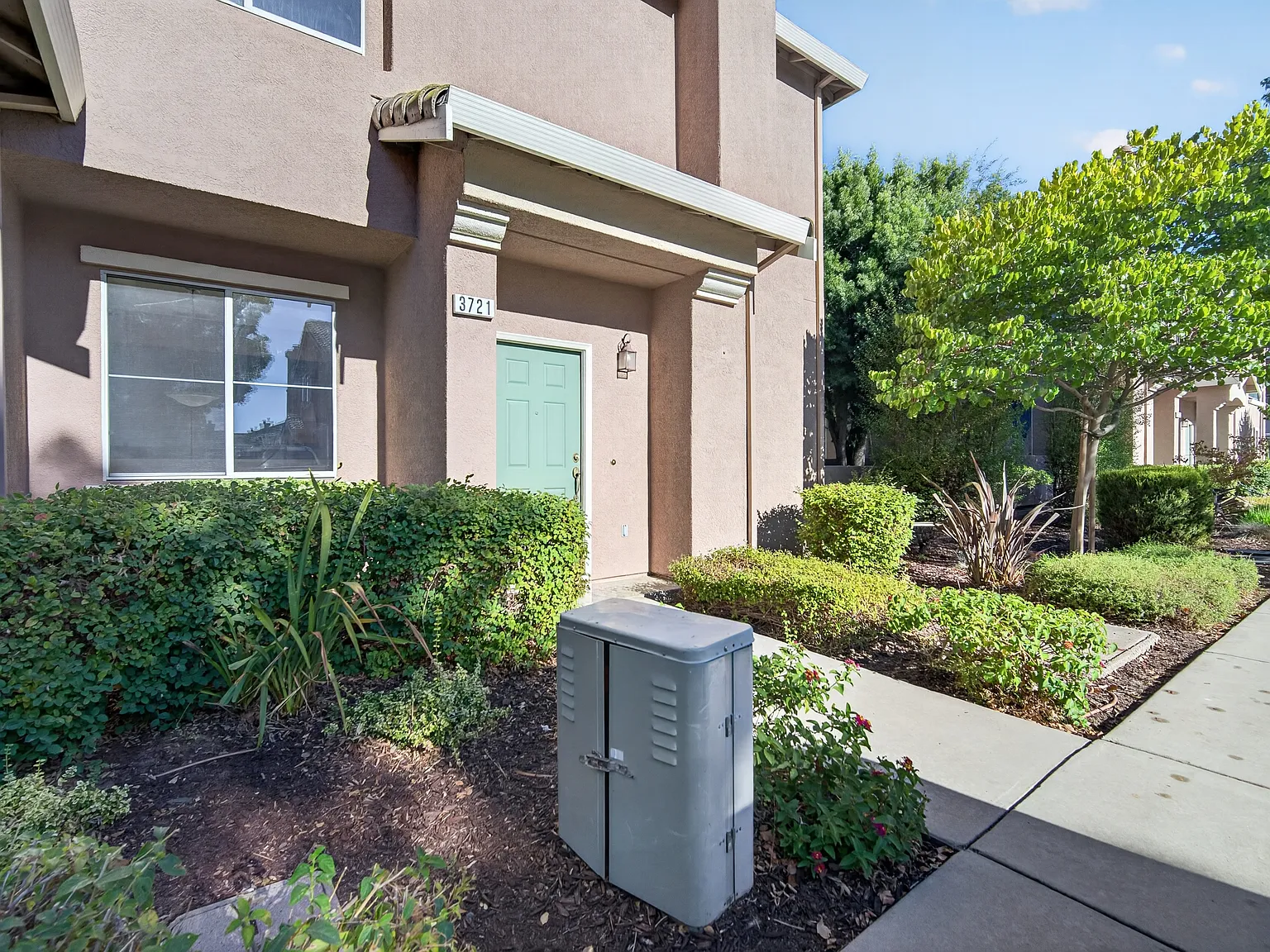 4 bed, 1550 sqft, $4,900 — Photo 2