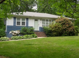 59 Summit Rd, Chestnut Ridge, NY 10977