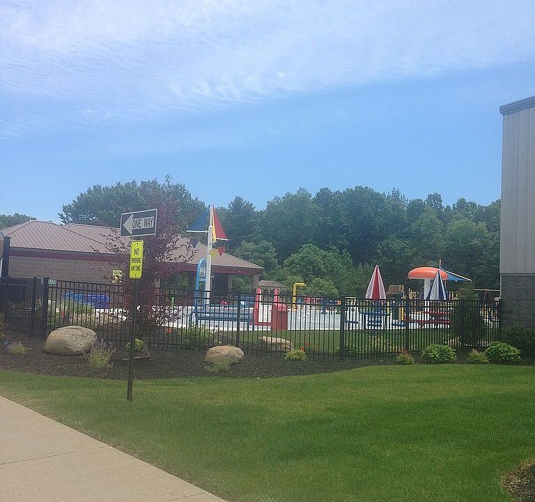 1st image of 7 Loriann Dr