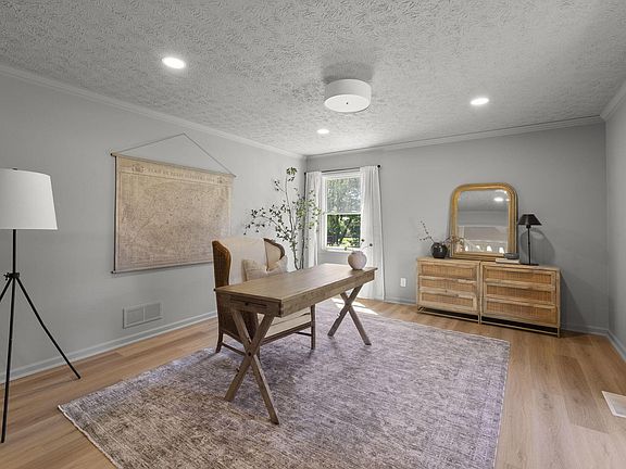 5th image of 1075 Carousel Ct