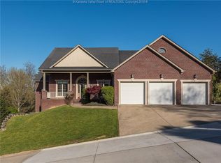 1068 Crestmont Rd, Hurricane, WV 25526