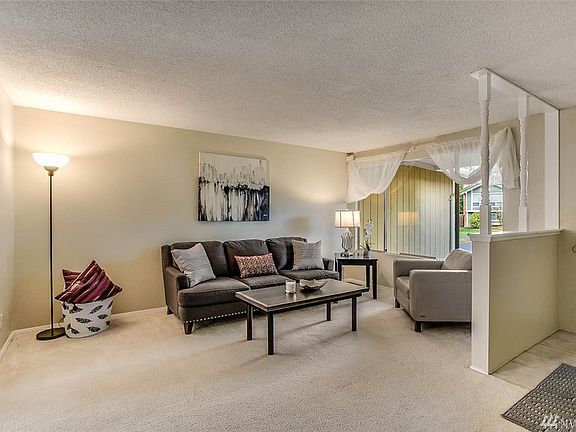 Here's another view of the formal living room. Carpets freshly professionally cleaned.