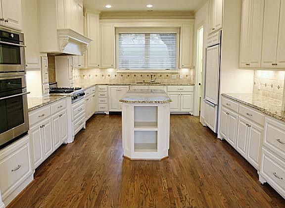 5th image of 4219 Throckmorton St