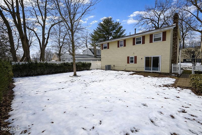 5th image of 238 Ward Avenue