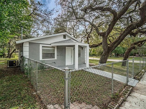 3rd image of 3701 Deleuil Ave
