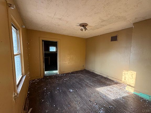 4th image of 336 Prince St