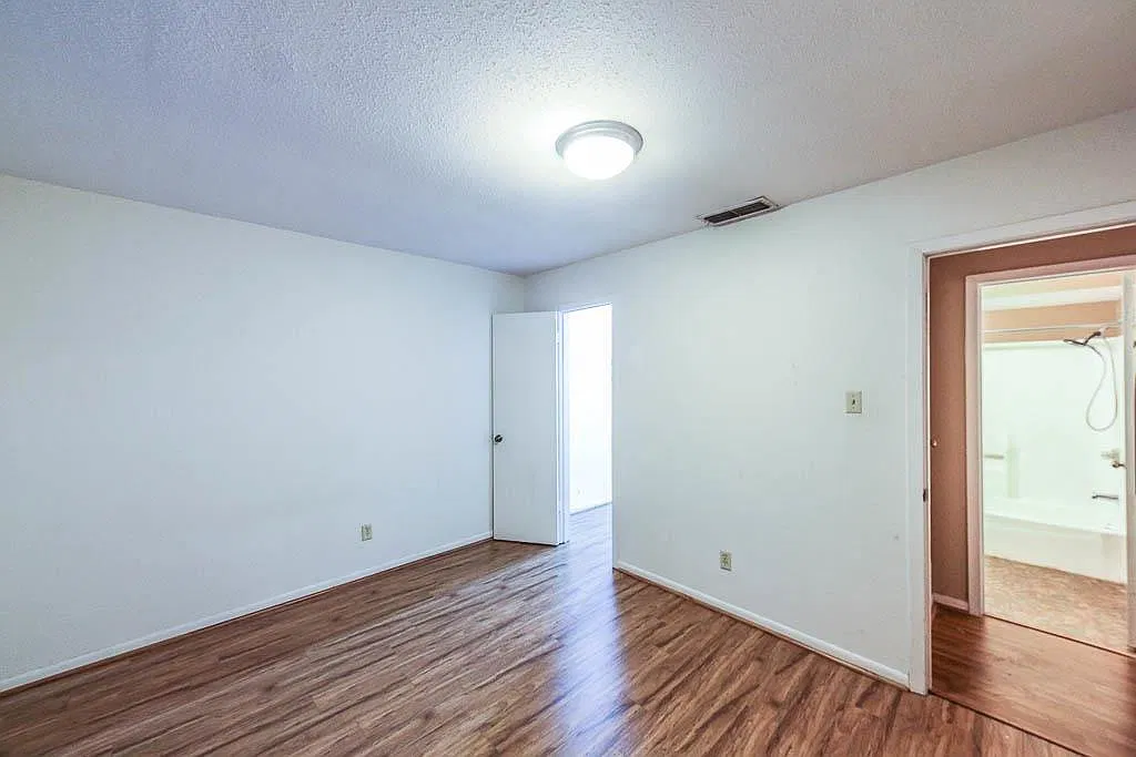 2 bed, 2.0 bath, 1200 sqft, $1,400 — Photo 2