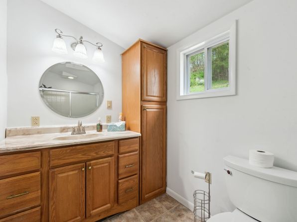 817 Laura St, Jeannette, PA 15644
