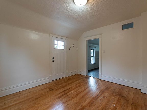 3rd image of 223 Humboldt Ave N Unit 2