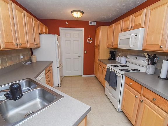 3rd image of 7241 English Dr Unit 9