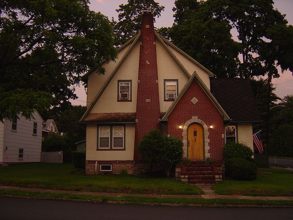 2nd image of 1040 Hudson Ave