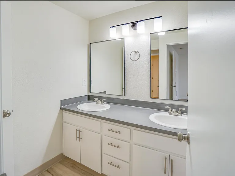 Park Crest Townhomes — Photo 32
