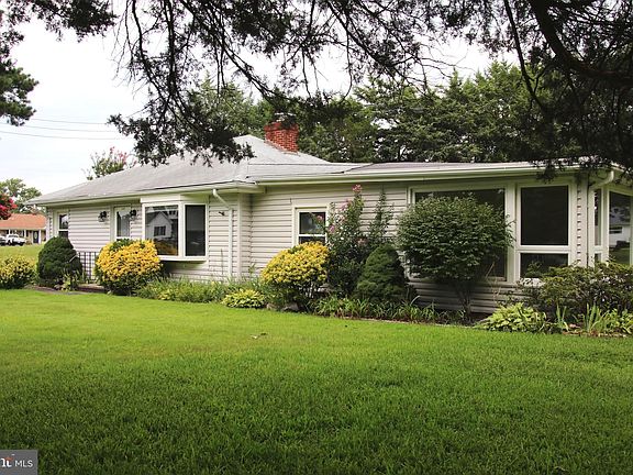 3rd image of 1456 Holly Vista Dr