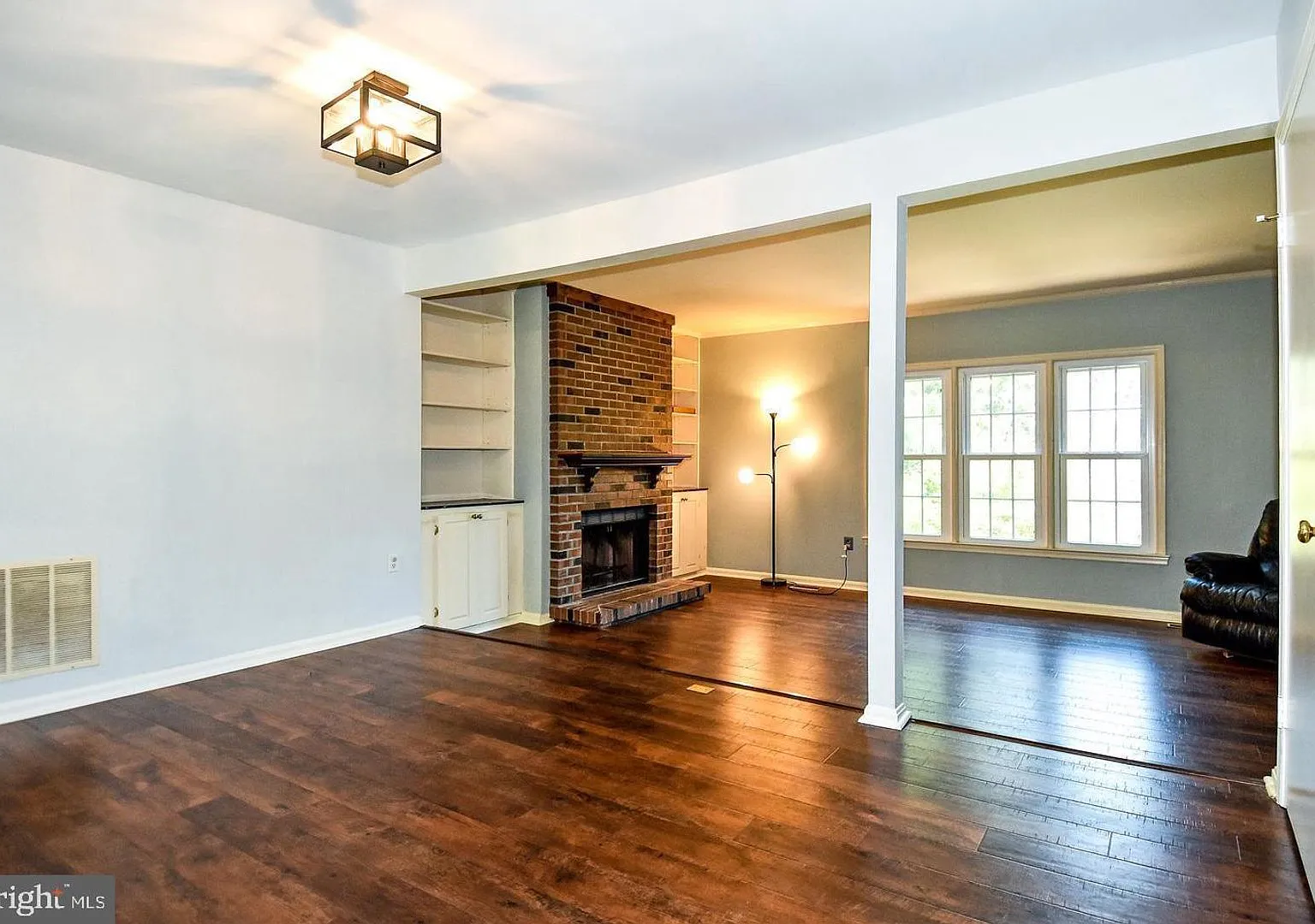 With a versatile layout, bright interiors, and an unbeatable location, this townhome is ready to ... — Photo 4