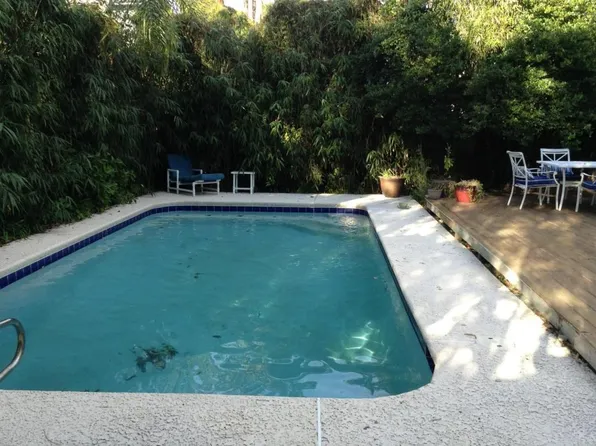 202 Pine St, Atlantic Beach, FL 32233