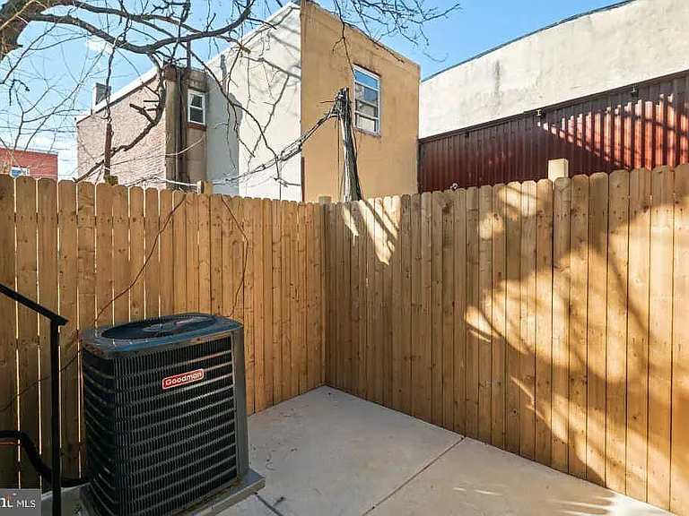 127 W Dauphin St — Photo 8