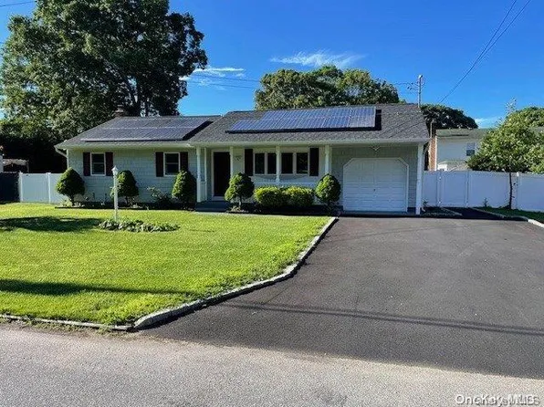 22 Pinetop Drive, Shirley, NY 11967