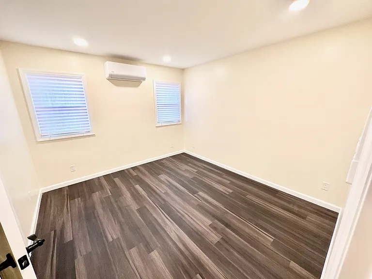 19 Primrose Ave W — Photo 37