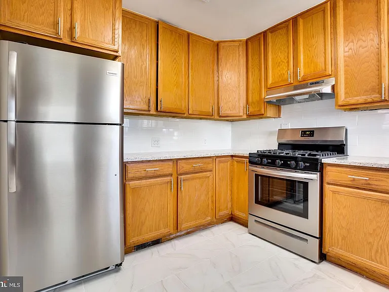 502 N Mansfield St — Photo 11