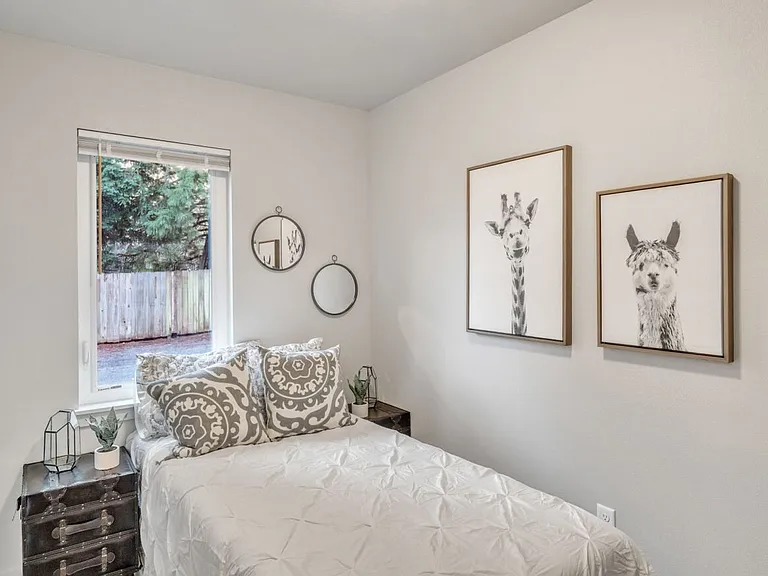 555 N. River Rd. — Photo 34