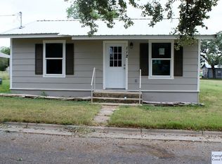112 Bates St, Gonzales, TX 78629