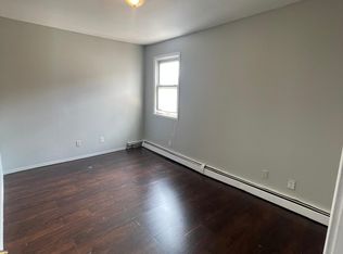 232 3rd St #3, Elizabethport, NJ 07206