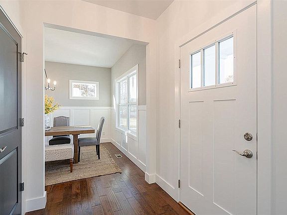 3rd image of 1730 W Woodbine Ave