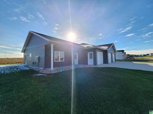 2108 Walnut St, Hull, IA 51239