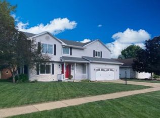 1402 Manchester Dr, Champaign, IL