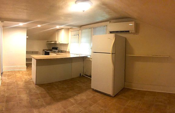4th image of 156 Dupont Cir APT 2