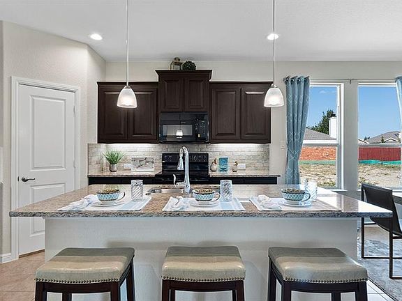 3rd image of 529 Heartland Dr